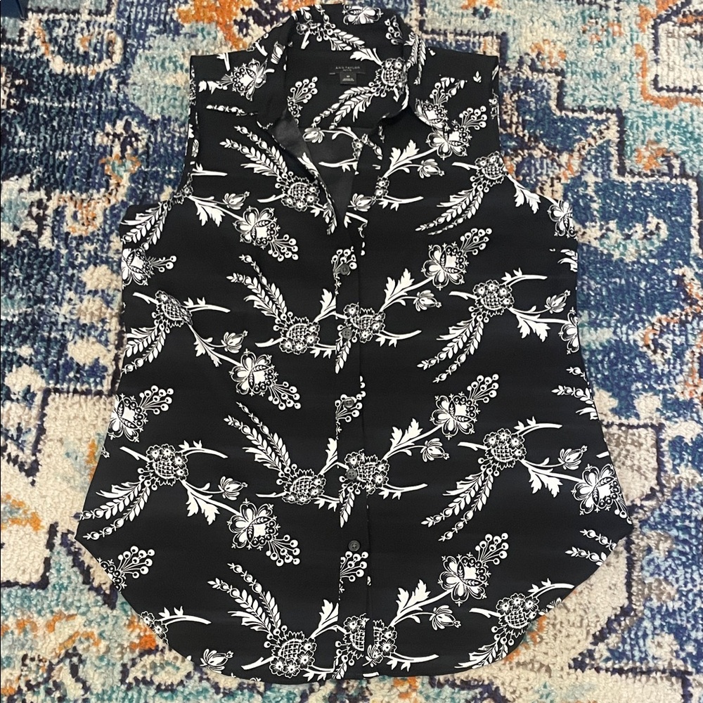 Ann Taylor Floral Black and White Sleeveless Button Down Blouse